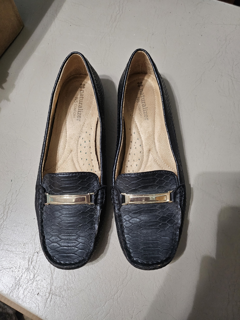 Naturalizer Women’s Black Moccasin Loafers with Gold Accent Size 6.5M